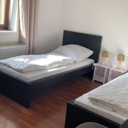 Zimmer In Wohnung, Monteure, Zentral, Enger Exterior photo